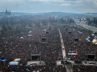 У Празі тисячі людей вийшли на протест проти реформи фінансування ЗМІ