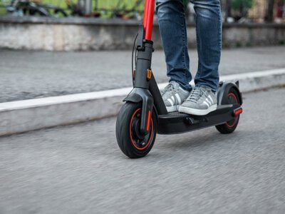 У Луцьку суд покарав підлітка, який вночі їхав на самокаті