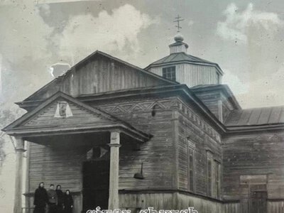 У селі на Чернігівщині радянська влада перетворила церкву на зерносховище