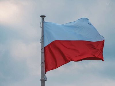 У Польщі пояснили, чому відібраний у Зеленського орден досі є у Муссоліні, Єкатерини ІІ та Шредера...