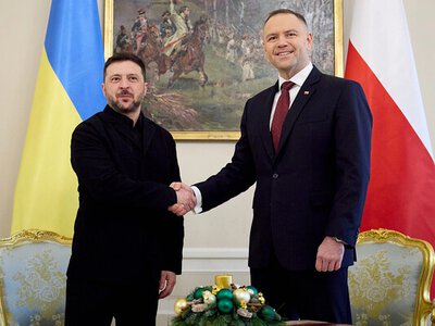 У Польщі пояснили, чому відібраний у Зеленського орден досі є у Муссоліні й Шредера