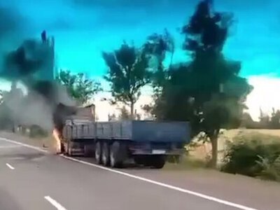 Техніка окупантів палає на ключових трасах навколо Маріуполя (відео)