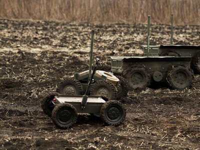 FPV-дрони змусили змінити логістику на Покровському напрямку: постачання здійснюється пішки та роботами