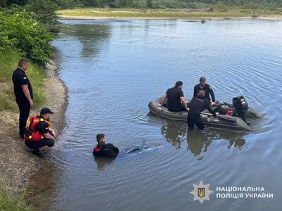 На Берегівщині тривають масштабні пошуки хлопчика, якого понесла течія Тиси: до операції залучили водолазів і дрони (відео)