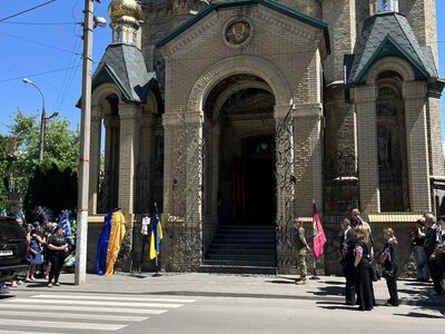 У Кременчуці в останню путь провели захисника України Артема Чабанюка