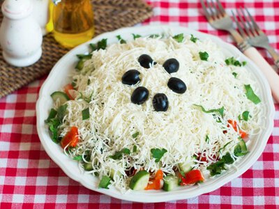 Шопський салат роками залишається легендою: як легко його приготувати