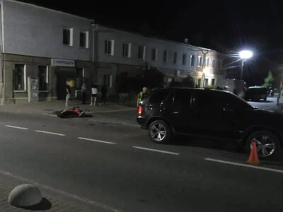 Нічна аварія у Великих Мостах: нетверезий 19-річний мотоцикліст врізався у BMW, двоє поранених