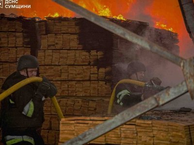 Внаслідок російського удару на Сумщині горіло складське приміщення