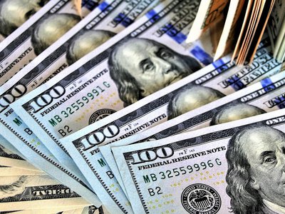 НБУ утримує долар нижче 45 грн: що буде з курсом