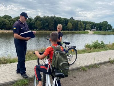 Вараські рятувальники вчили дітей правилам безпеки на воді