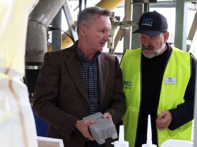 Читать: В Австралії завод перетворює вуглекислий газ на бетон і скло
