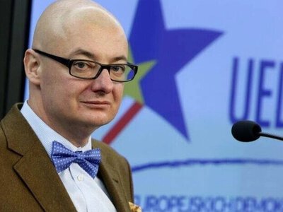 Скандал з орденом Зеленського: один з польських політиків повернув нагороди Україні