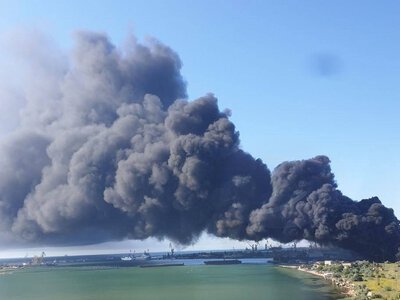У Криму після вибухів спалахнула масштабна пожежа на ТЕЦ у Керчі