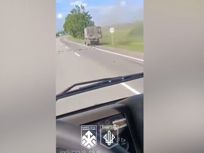 Українські дрони знищують російську техніку на трасі Донецьк–Маріуполь