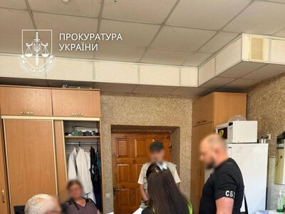 Примушували пацієнтів платити за безкоштовне лікування: на Сумщині викрито завідувача відділення та двох лікарів