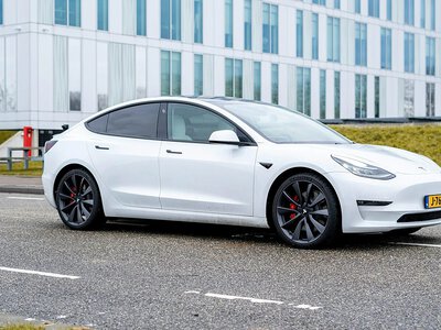 США почали розслідування щодо Tesla після смертельної ДТП з увімкненим автопілотом