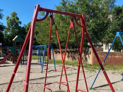 У Черкасах вандали пошкодили дерева та гойдалки в парках