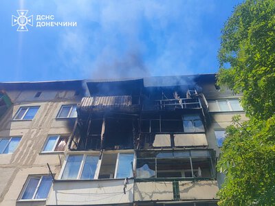 На Донеччині рятувальники ліквідовують наслідки атак російських дронів (фото, відео)
