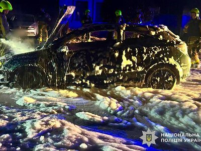 Підпалили авто військового та знімали злочин на відео: у Миколаєві затримали підозрюваних