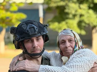 Поліція Херсонщини евакуювала 78-річну жінку з-під дронів та обстрілів