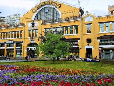 На Бессарабському ринку в Києві масово закриваються заклади: фудхол не витримав низького трафіку