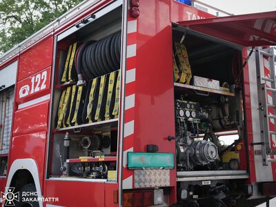 Нова пожежна машина для гірського Закарпаття: громада на Рахівщині отримала сучасну спецтехніку з Австрії