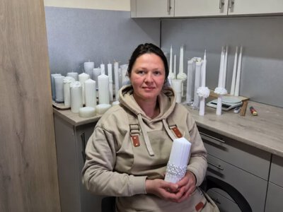 У Новоселиці підприємиця виграла грант на розвиток магазину крафтових свічок