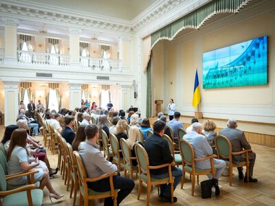 Троє працівників Херсонської ОВА отримали урядові нагороди