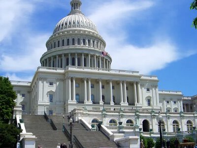 Сенат США підтримав резолюцію про припинення бойових дій проти Ірану без дозволу Конгресу