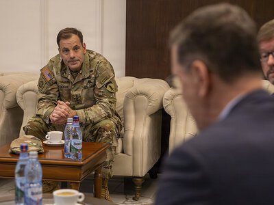 Координував військову допомогу Україні: американський генерал достроково йде у відставку