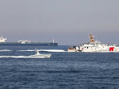 ООН оголосила про евакуацію понад 11 000 моряків, заблокованих в Ормузькій протоці