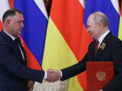 Лідер Південної Осетії оголосив про відставку, після складання повноважень він працюватиме радником Путіна