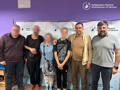 Зі зламаними ребрами та без зв’язку: омбудсмен розкрив шокуючі деталі порятунку людей із ТЦК. ВІДЕО