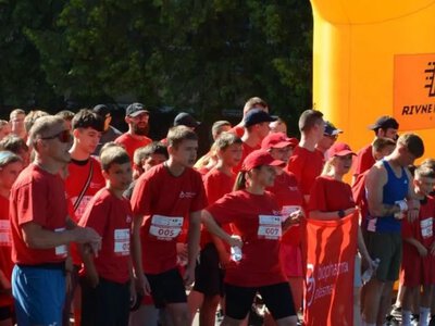 У Дубні благодійним забігом до Дня донора зібрали кошти для військових