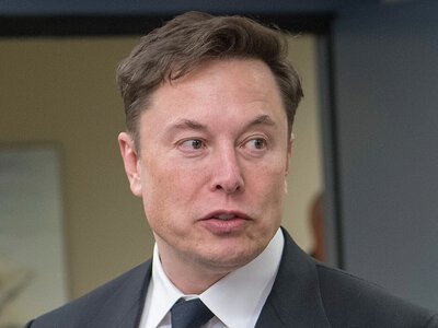 Маск втратив статус трильйонера після падіння акцій SpaceX