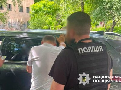 У Києві двох чоловіків підозрюють у переналаштовуванні лічильників електроенергії та газу і занижуванні показань