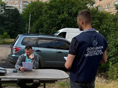 Посадовця Костянтинівської міськради підозрюють у переплаті за колючий дріт на 14 млн гривень