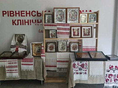 Виставку фольгових ікон відкрили у Рівненській обласній лікарні