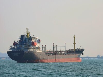 Україна повернула чотирьох моряків із судна, затриманого Іраном в Ормузькій протоці