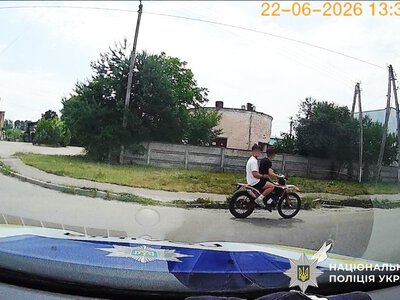 У Здолбунові 16-річного хлопця зупинили за кермом мотоцикла без прав