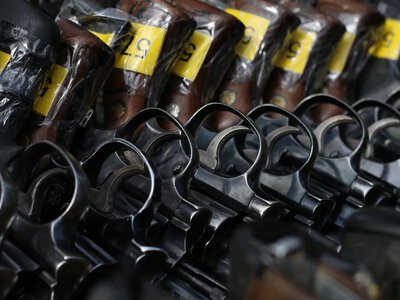 Українцям готують нові правила щодо зброї: що показали три роки роботи реєстру 