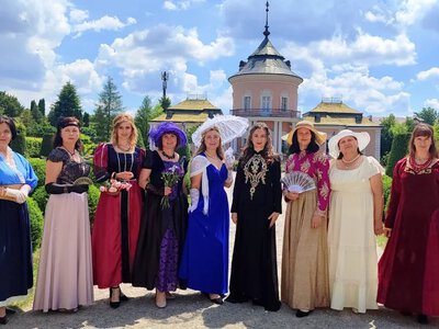 Красненська бібліотека ім. Івана Тиктора запустила атмосферний проєкт «Замкові читання»