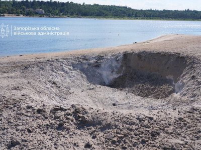 Росіяни вдарили КАБами по пляжу у Запоріжжі: є поранені, у тому числі троє дітей (відео)