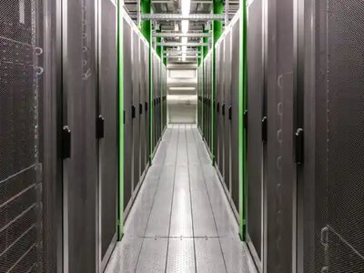 На росії через брак коштів та електроенергії зупинили будівництво 38 дата-центрів