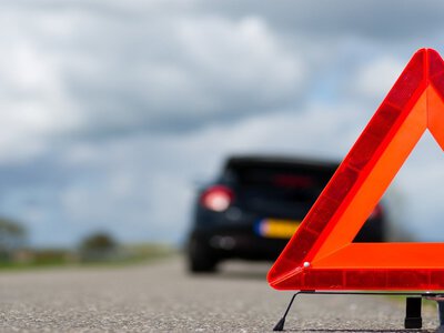 У селі Невицьке зіткнулися легковик і вантажівка: один з водіїв отримав травми