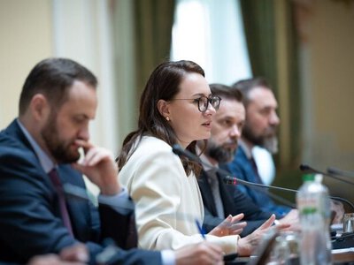 Освітяни і соціальні працівники отримають підвищені зарплати: Уряд розподілив між регіонами 6,6 млрд грн