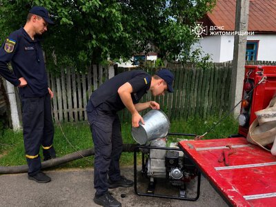 На Коростенщині рятувальники відкачали воду з 10 криниць після підтоплення