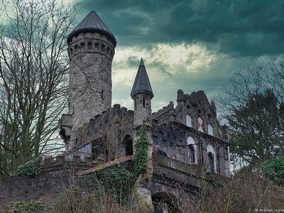 Найменший замок у світі виставили на продаж (фото)