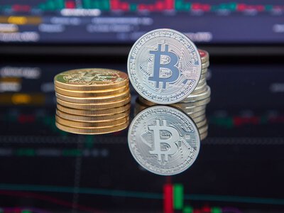 Біткоїн обвалився нижче $60 тисяч: що запустило паніку на ринку