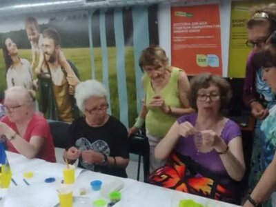У Херсоні провели майстер-клас із бісероплетіння та знайомства з українськими традиціями